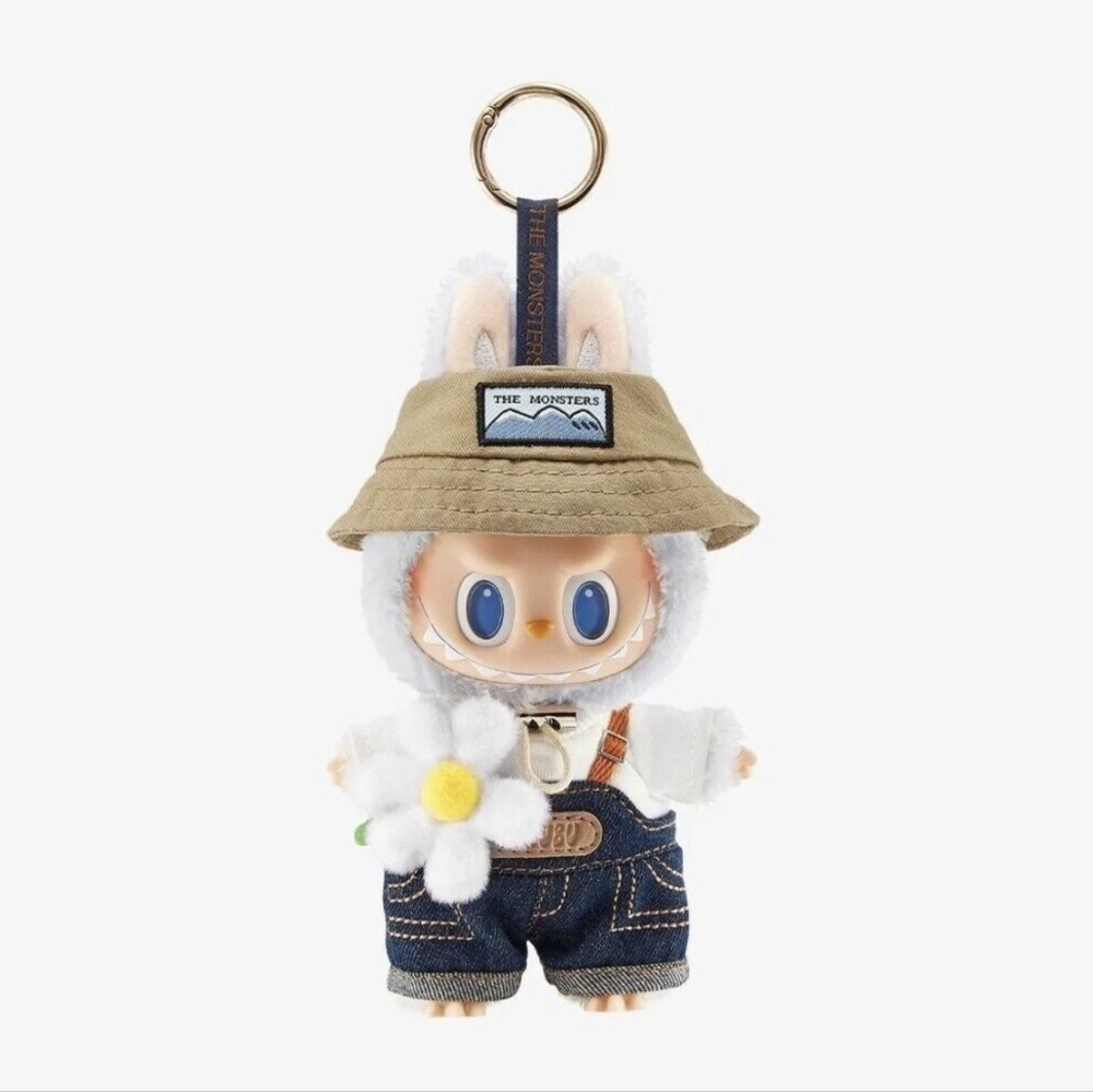 POP MART: Labubu fall in wild plush pendant